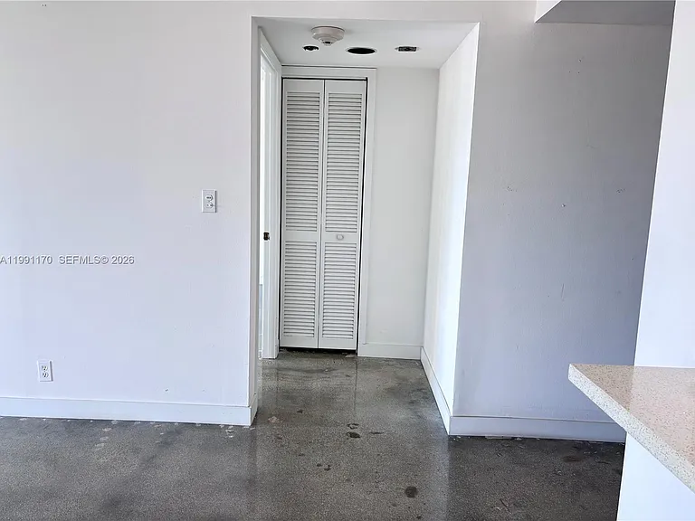 400 S Pointe Dr #408 — Photo 4