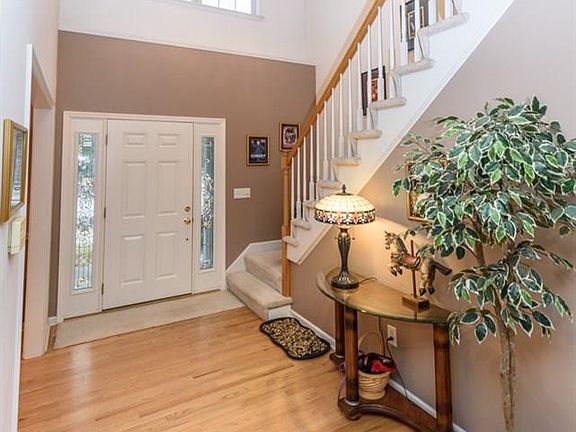 3rd image of 21 Fife Dr