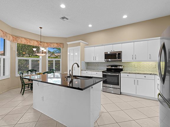 4th image of 6657 Hawaiian Avenue