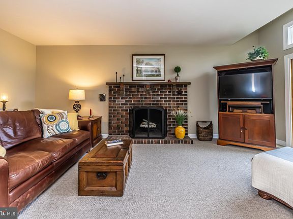 5th image of 512 William Salesbury Dr