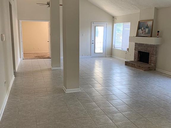 3rd image of 1723 Foxlake Dr