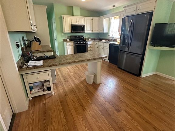 4th image of 35 Headlands Dr