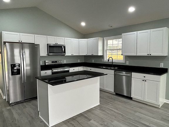 3rd image of 115 Country Ln