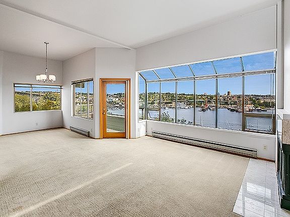 3rd image of 2522 Dexter Ave N APT 301
