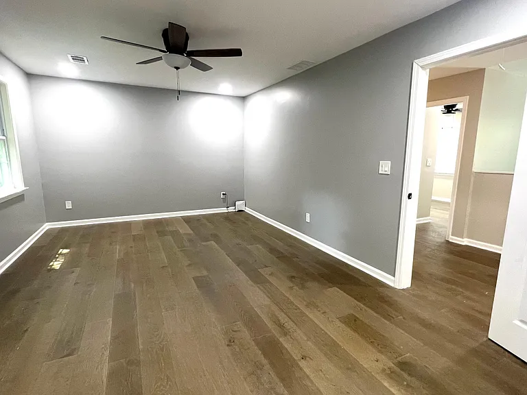 1884 Shamrock Dr — Photo 11