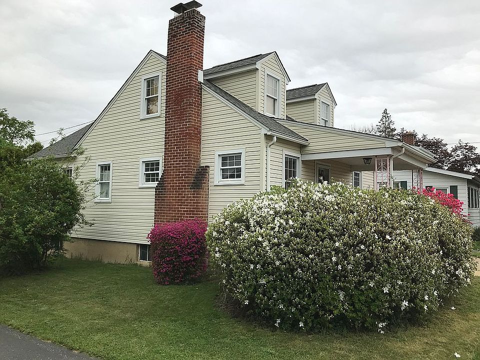 2nd image of 509 Boxwood Rd