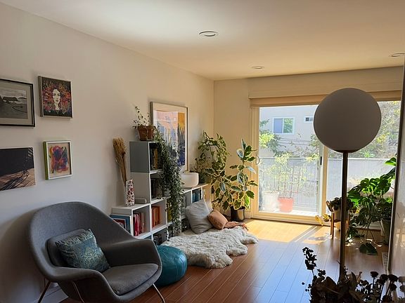 2nd image of 150 Pearl St APT 102