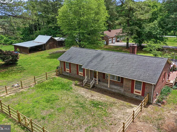 31 Bunker Hill Rd, Farnham, VA 22460