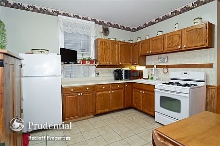 5th image of 3325 N Whipple St