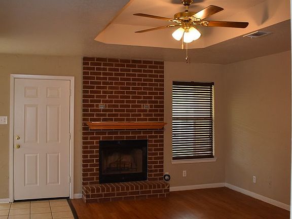 2nd image of 837 Lakeview Dr