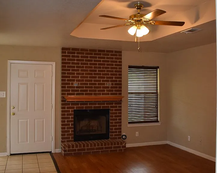 837 Lakeview Dr — Photo 2