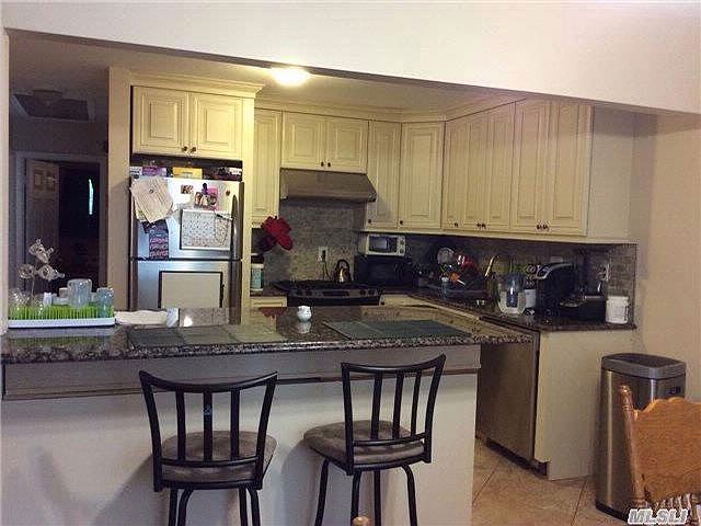 2nd image of 6 Harbor Hill Rd APT 2