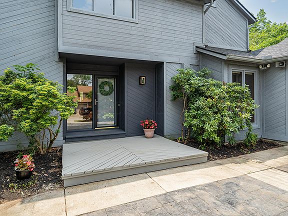 4th image of 249 Tallowwood Dr
