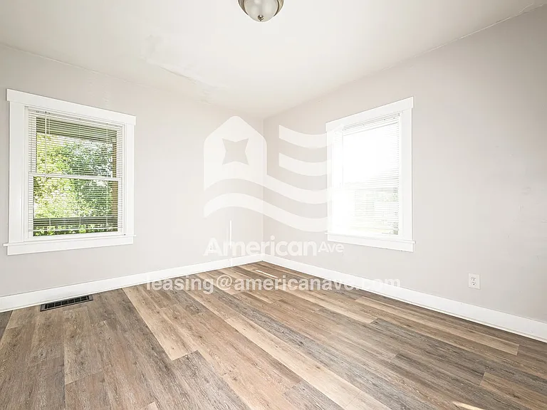 1097736_004_dining_room_4.jpg