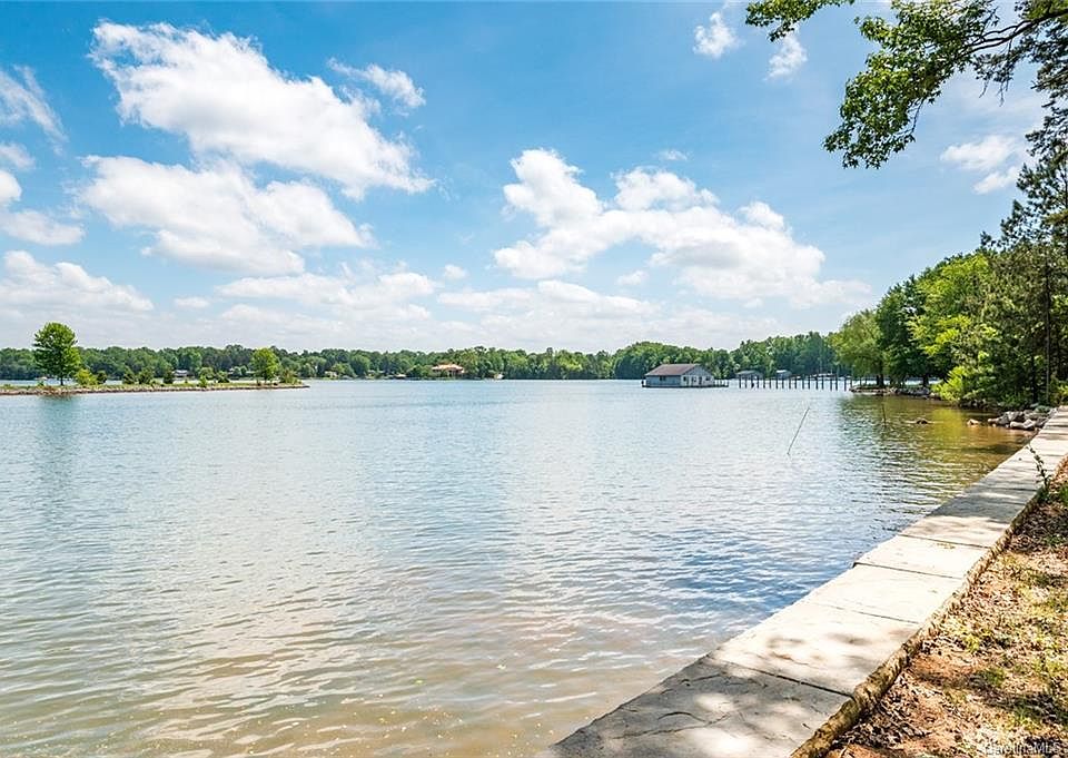 1st image of 139 Travis Point Dr
