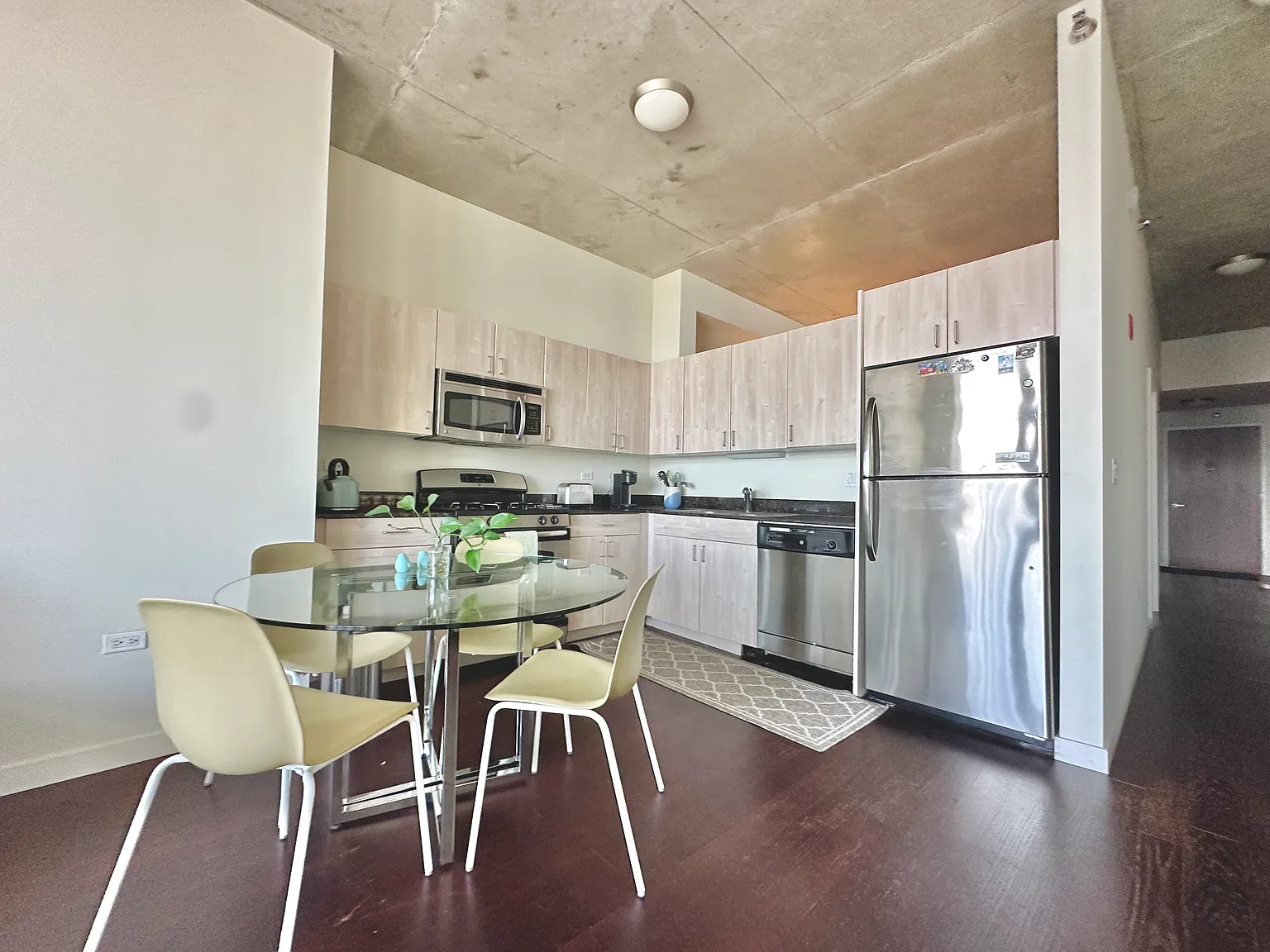 1 bed, 810 sqft, $2,500 — Photo 3
