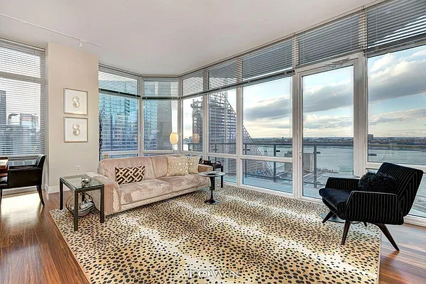 Rented by Town Residential | media 9