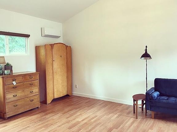 5th image of 10405 Weddington St