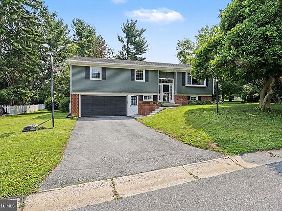3rd image of 1837 Amity Dr