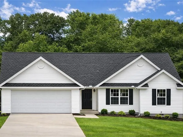 569 Day Star Ln, Mount Airy, GA 30563