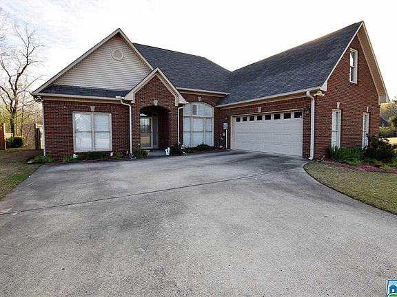 5th image of 901 Woodcrest Ln