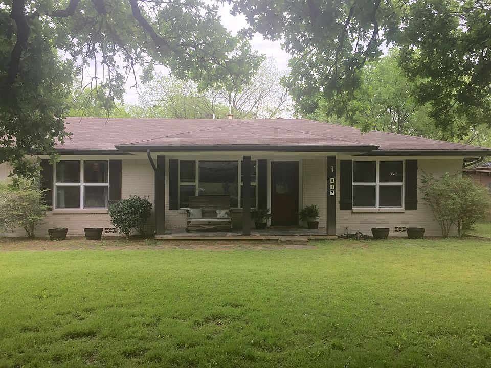 1950s bungalow - filled with charm!