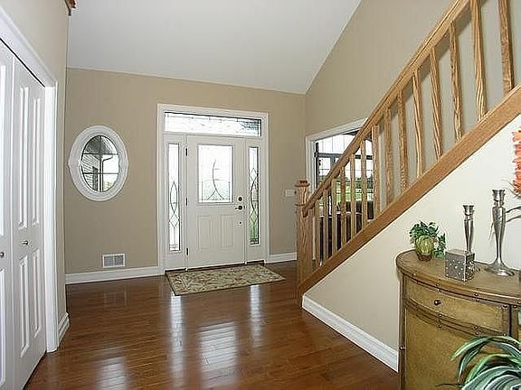 3rd image of 10416 Gray Knoll Trl