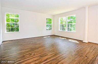 5th image of 81 Clarence Ave