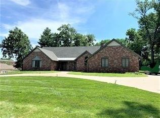 5235 Cherry St, Kansas City, MO 64110