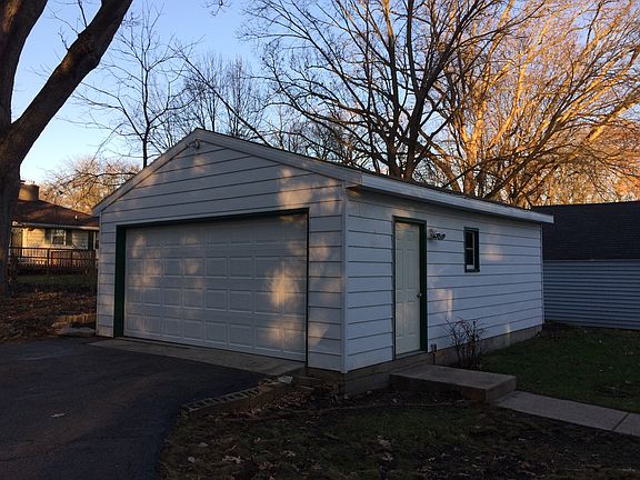 2-1/2 car garage