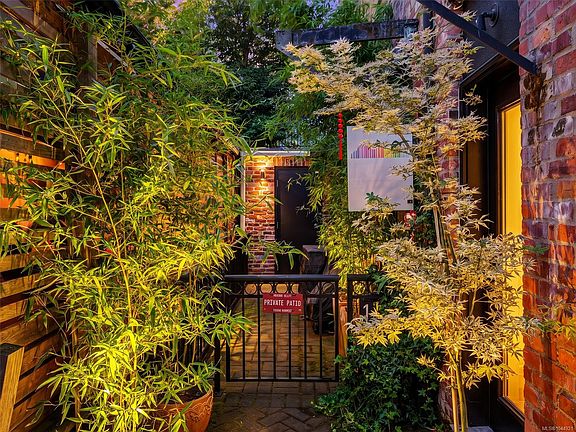 2nd image of 532 1/2 Fisgard St #1