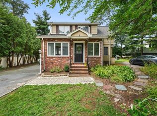 8 Dewing Rd, Lynnfield, MA 01940