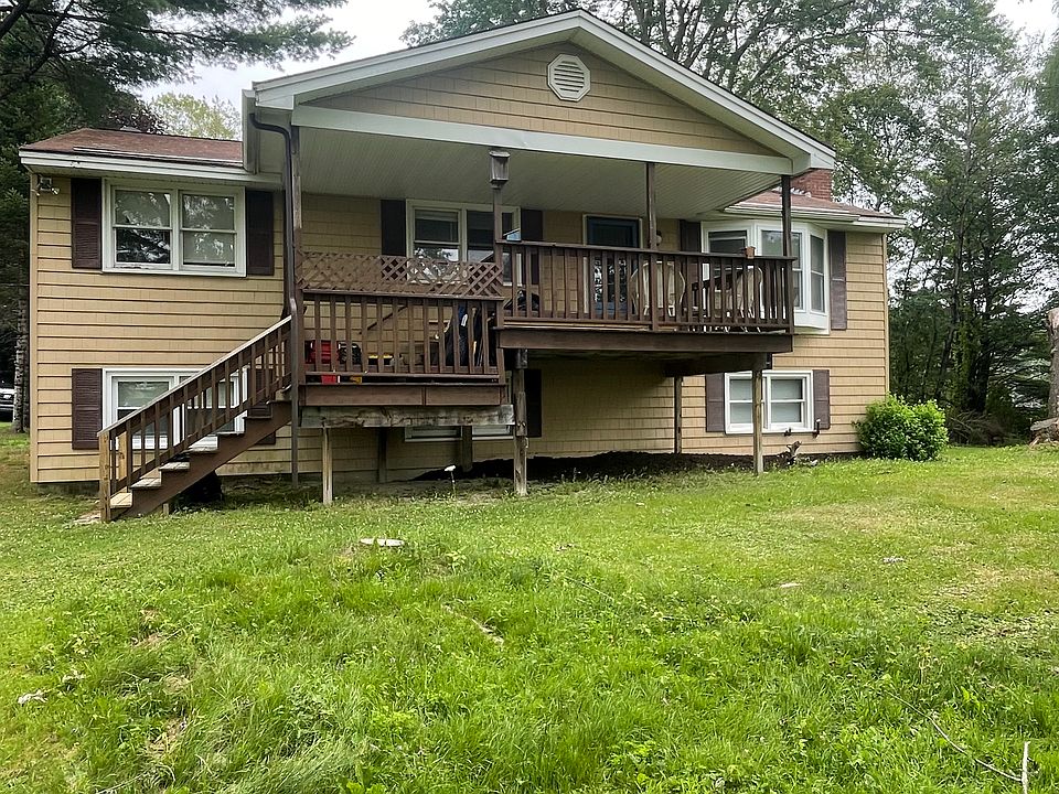 Front of house. Top floor apartment.
