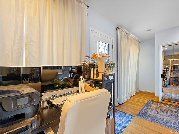 3rd image of 50 New Hyde Park Road