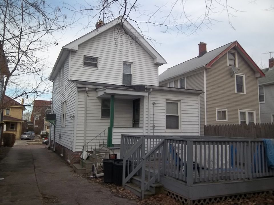 2nd image of 952 Stevenson Rd