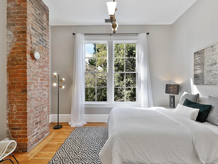 725 Webster St — Photo 4