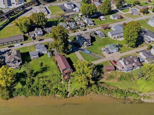210 Florence St, Belpre, OH 45714