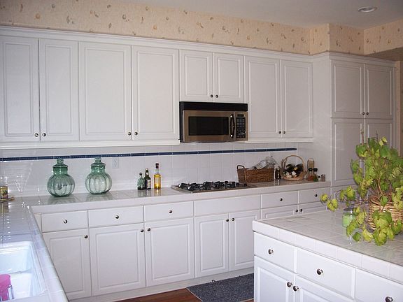 Large Gourmet Kitchen With Lots of Cabinet Space