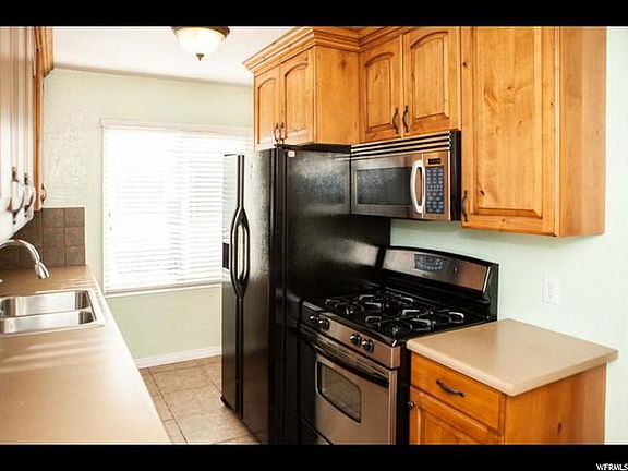 4th image of 2667 S Melbourne St