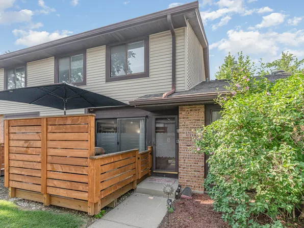 8306 Portsmouth Dr #22B, Darien, IL 60561