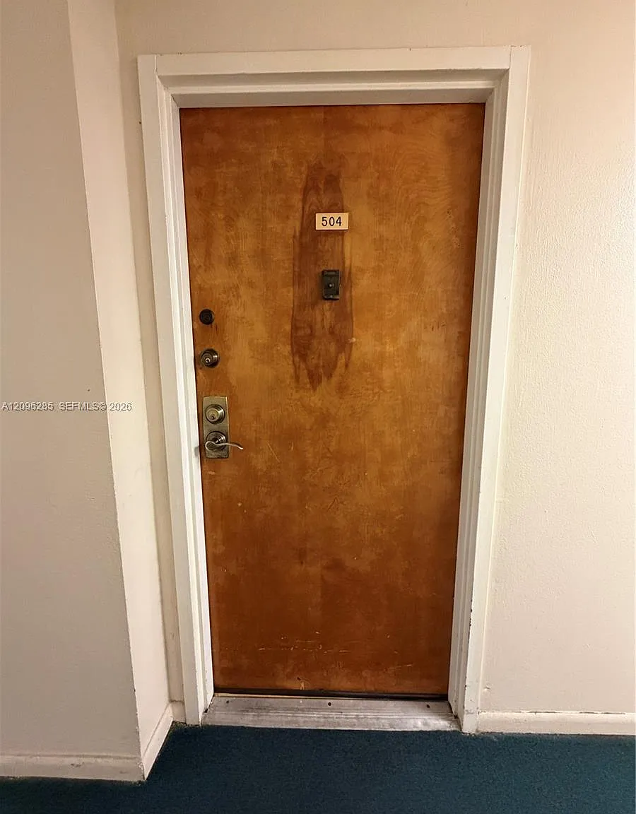 Half Moon Towers Condo — Photo 4