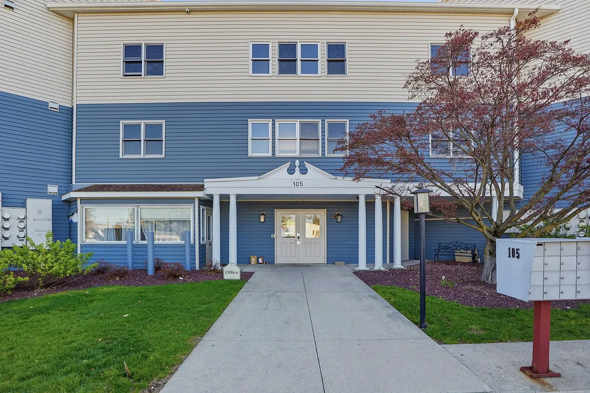 Building Photo - 105 E Allen St #308