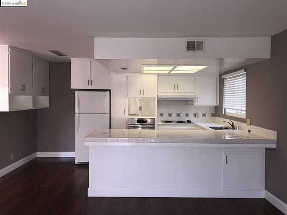 3rd image of 25 N Lake Cir