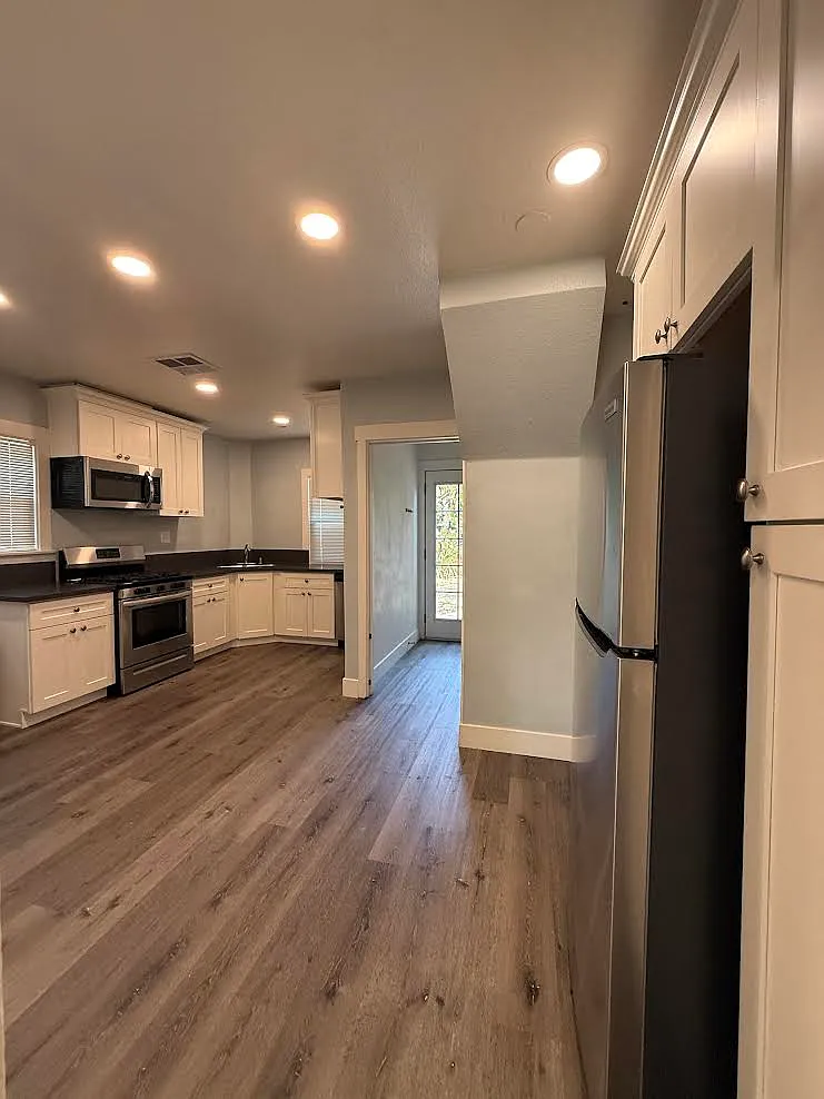 3 bed, 1.5 bath, 1000 sqft, $2,800 — Photo 4