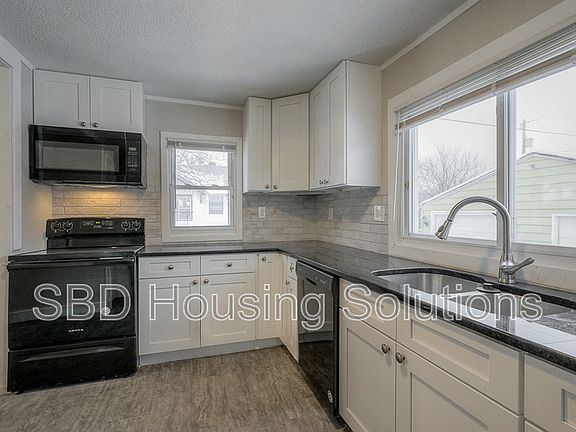 4th image of 1211 S Maywood Ave