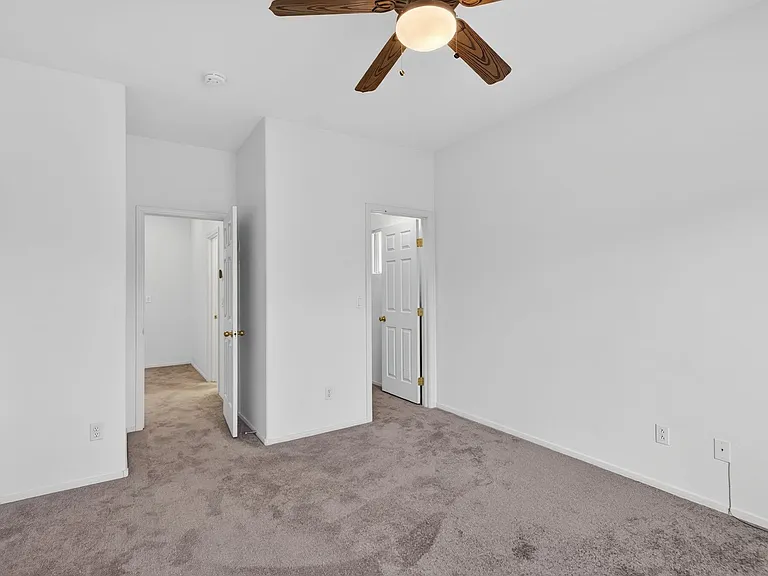 1704 Patrick Thomas Ct — Photo 28