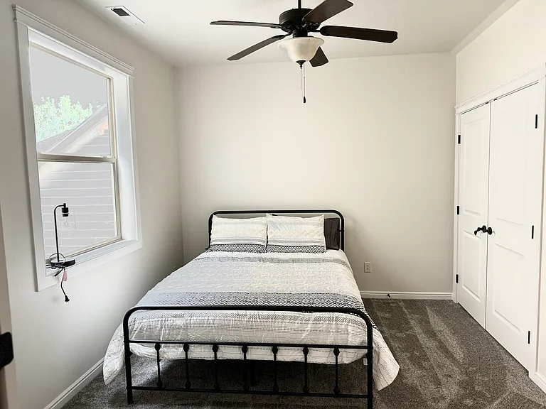 queen bedroom