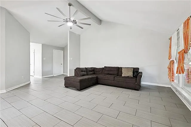 1648 Hampton Dr — Photo 6