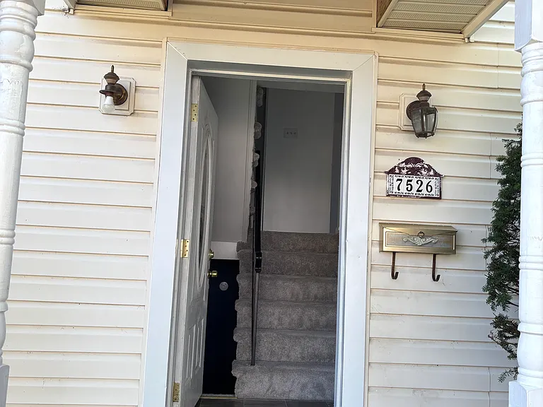 charming entry way with protection from the rain