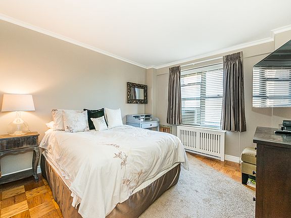3rd image of 266 E Broadway APT 1004